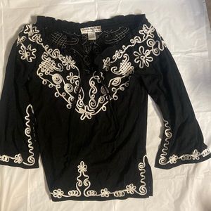 BLOUSE — BLACK w/ WHITE EMBROIDERY DETAIL — SZ SMALL